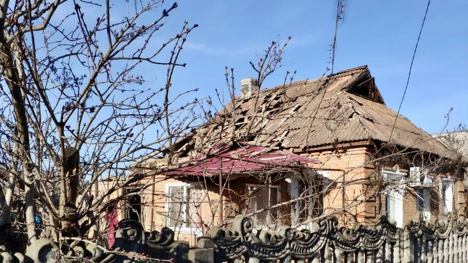 Унаслідок обстрілу пошкоджено кілька приватних будинків і господарських споруд