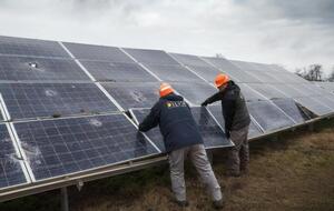 До момента освобождения Вооруженными силами Украины станция попадала под российские обстрелы, часть солнечных панелей украли российские военные