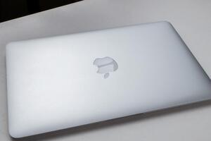 Apple – единственный крупный производитель ноутбуков, не выпускающий их с сенсорным экраном