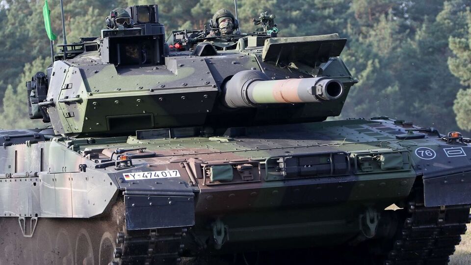 Польща оголосила про передавання танків Україні, щоб "змусити інші країни зробити те саме", заявив представник польського уряду