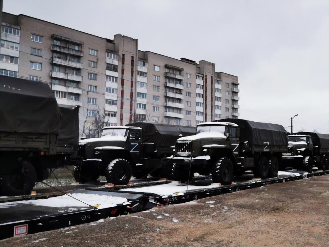 Шейтельман считает, что Беларусь берет "огромный тариф" за размещение российских военных