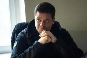 Янушевич сообщил, что снаряд попал в дом