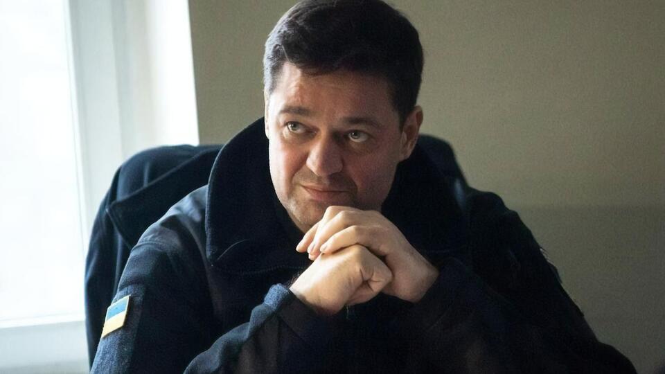 Янушевич сообщил, что снаряд попал в дом