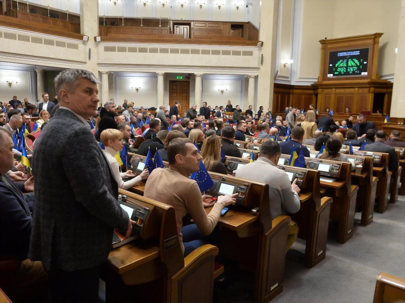 Рада ухвалила 16 законів і 17 законопроєктів на засіданні 12 січня