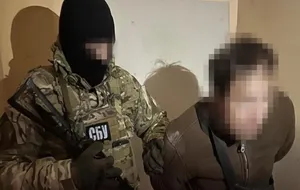 Чоловіка затримали під час спроби зібрати закриті відомості про українські військові бази, зазначили у СБУ