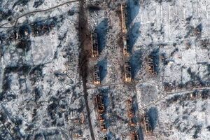 Оккупантам не удается захватить хотя бы что-нибудь в окрестностях Бахмута, поэтому они пошли на Соледар, отметил Подоляк