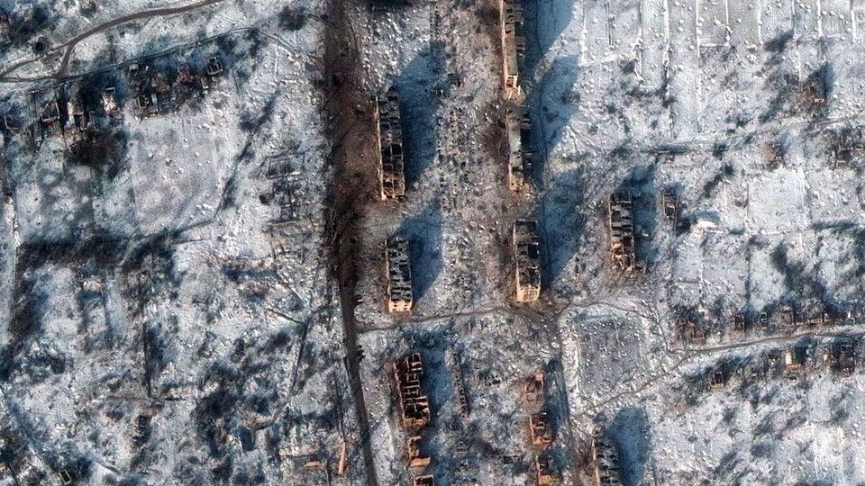 Окупантам не вдається захопити хоча б щось на околицях Бахмута, тому вони пішли на Соледар, зазначив Подоляк