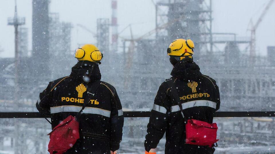 Цивільний спецодяг із логотипами "Роснефти" призначений для підрозділів армії РФ у Волноваському районі