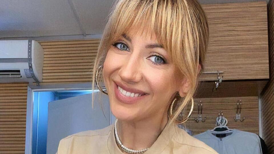 Никитюк заявила, что не знает, кто подарил ей букет