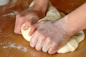 Хліб випікаємо в розігрітій до 180 °С духовці протягом 50 хвилин