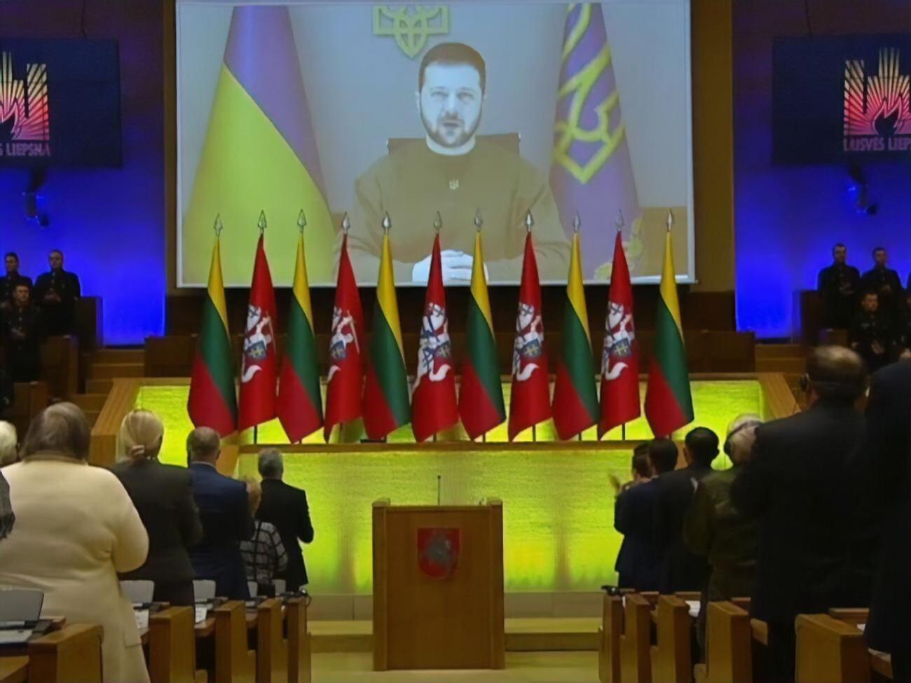 Зеленский дистанционно получил премию от литовского Сейма