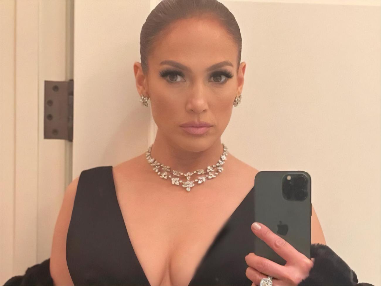 Улітку Лопес виповниться 54 роки