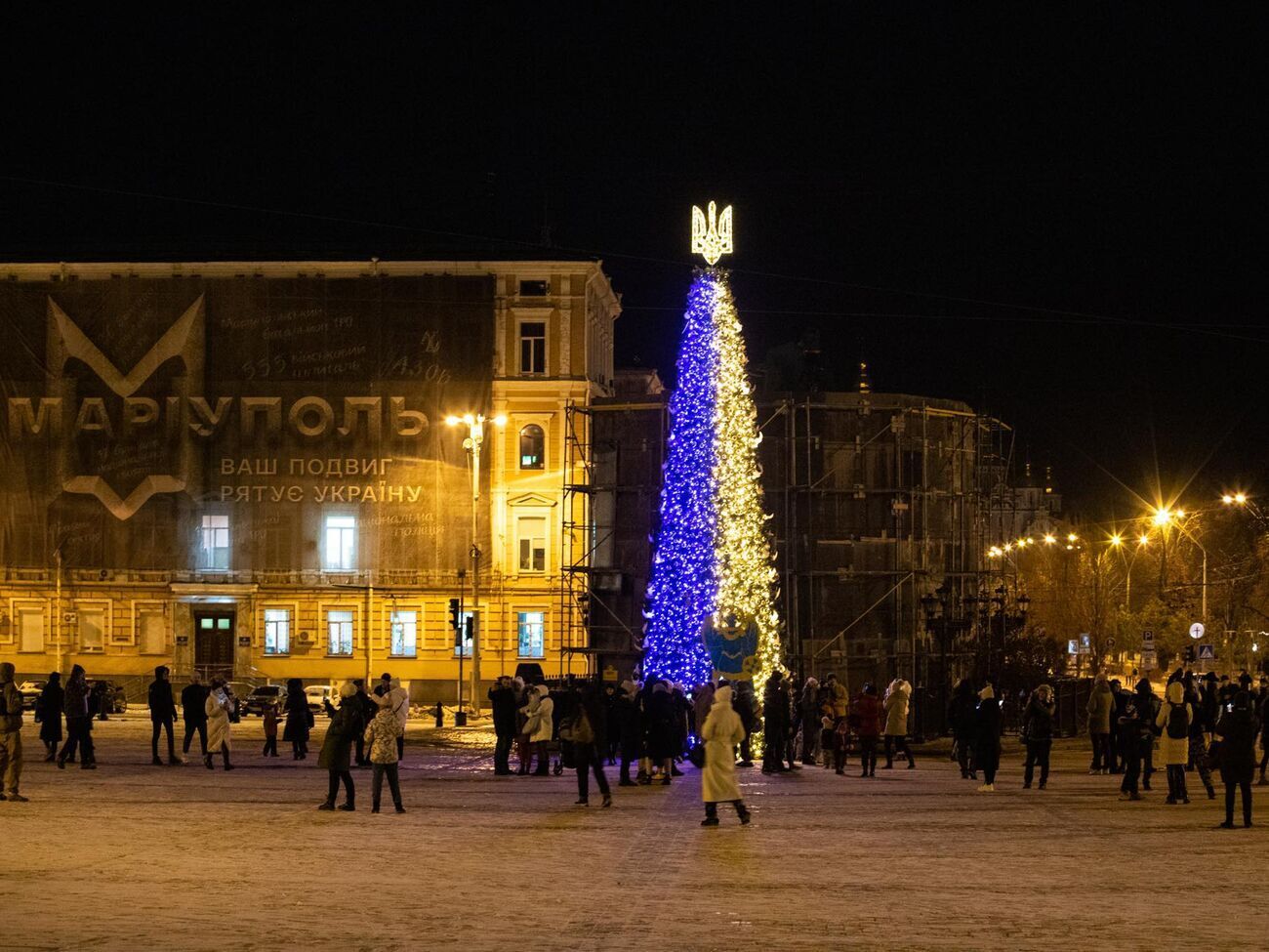 Елка в Киеве простоит до Крещения