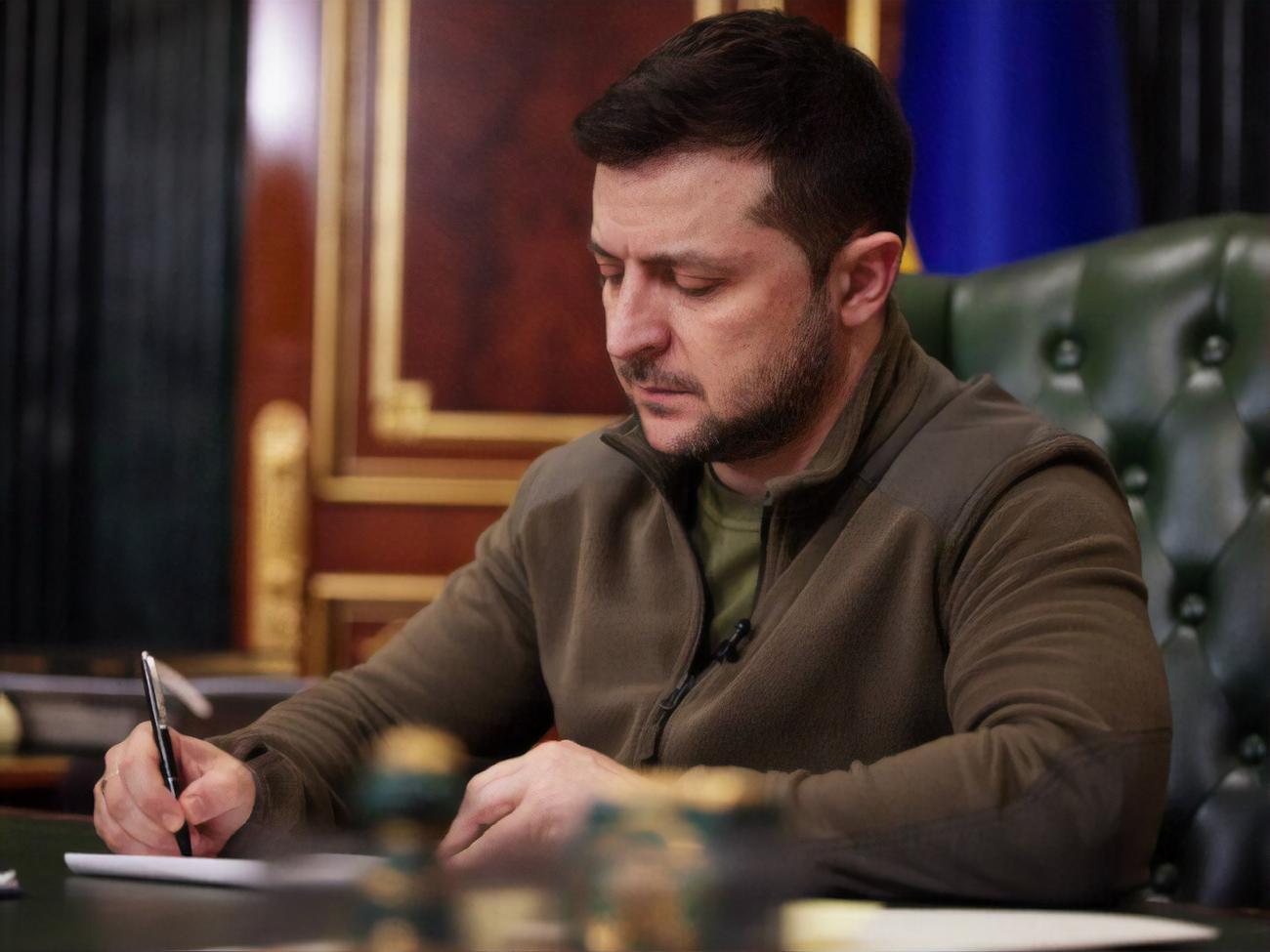 Зеленский своим указом ввел в действие решение СНБО, большинство пунктов которого засекречены