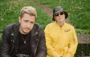 Ни Maruv, ни ее муж публично не осудили нападение РФ на Украину