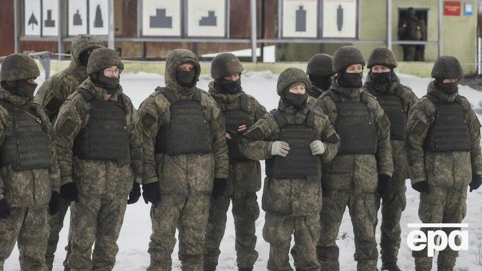 Россияне пополняют оккупационную армию и не бунтуют. Это расстраивает Шейтельмана