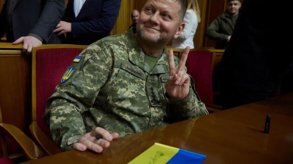 Арестович порівняв Залужного (на фото) з китом: Ось він великий, як кит. Добрий, як кит. Усміхнений, як кит. Але якщо розлютити – знесе все