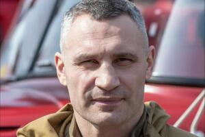 Кличко повідомив, що у Києві загасили пожежу після ракетного удару росіян