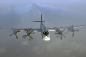 В воздухе днем 14 января находятся российские Ту-95, возможен массированный ракетный удар, предупредил Павлюк