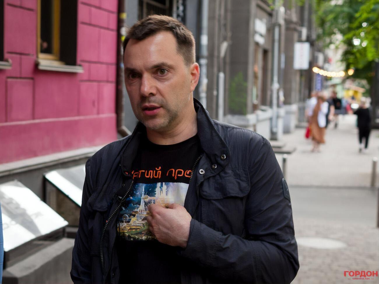 Арестович: Путін бореться за виживання і готовий покласти сотні тисяч росіян у могилу, щоб уціліти самому