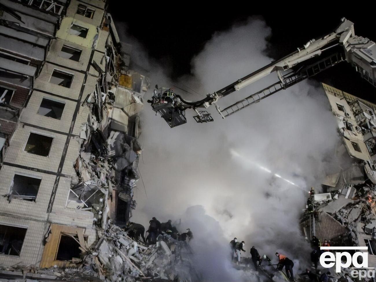 Завалы дома в Днепре разбирают&nbsp;более 100 спасателей