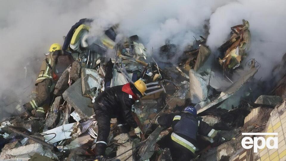 На місці обвалення працюють рятувальники