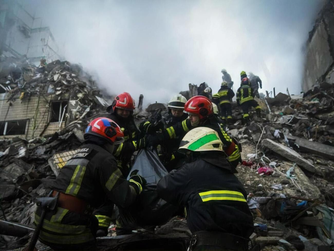 Пошуково-рятувальні роботи тривають