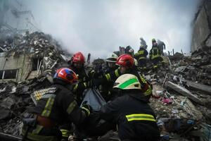 Пошуково-рятувальні роботи тривають