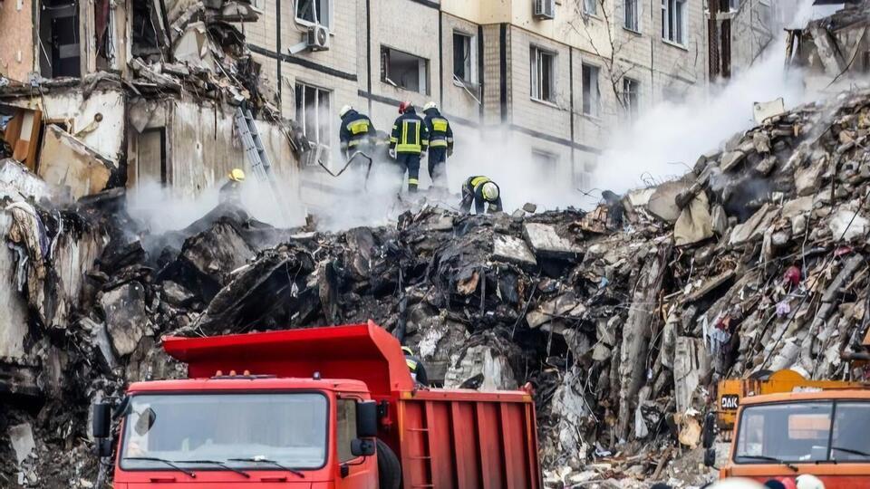 Судьба еще более 40 человек после ракетного обстрела жилого дома неизвестна, отметил глава Днепропетровской ОВА