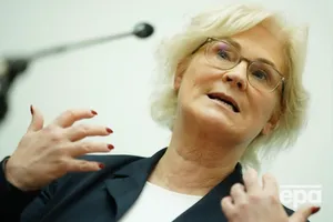 Відставці Ламбрехт передувала низка скандалів