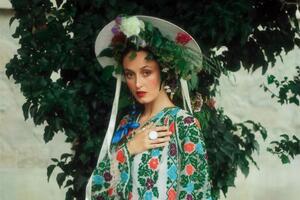 В январе 2022 года стало известно, что Паш вошла в пятерку победителей Music Moves Europe Awards