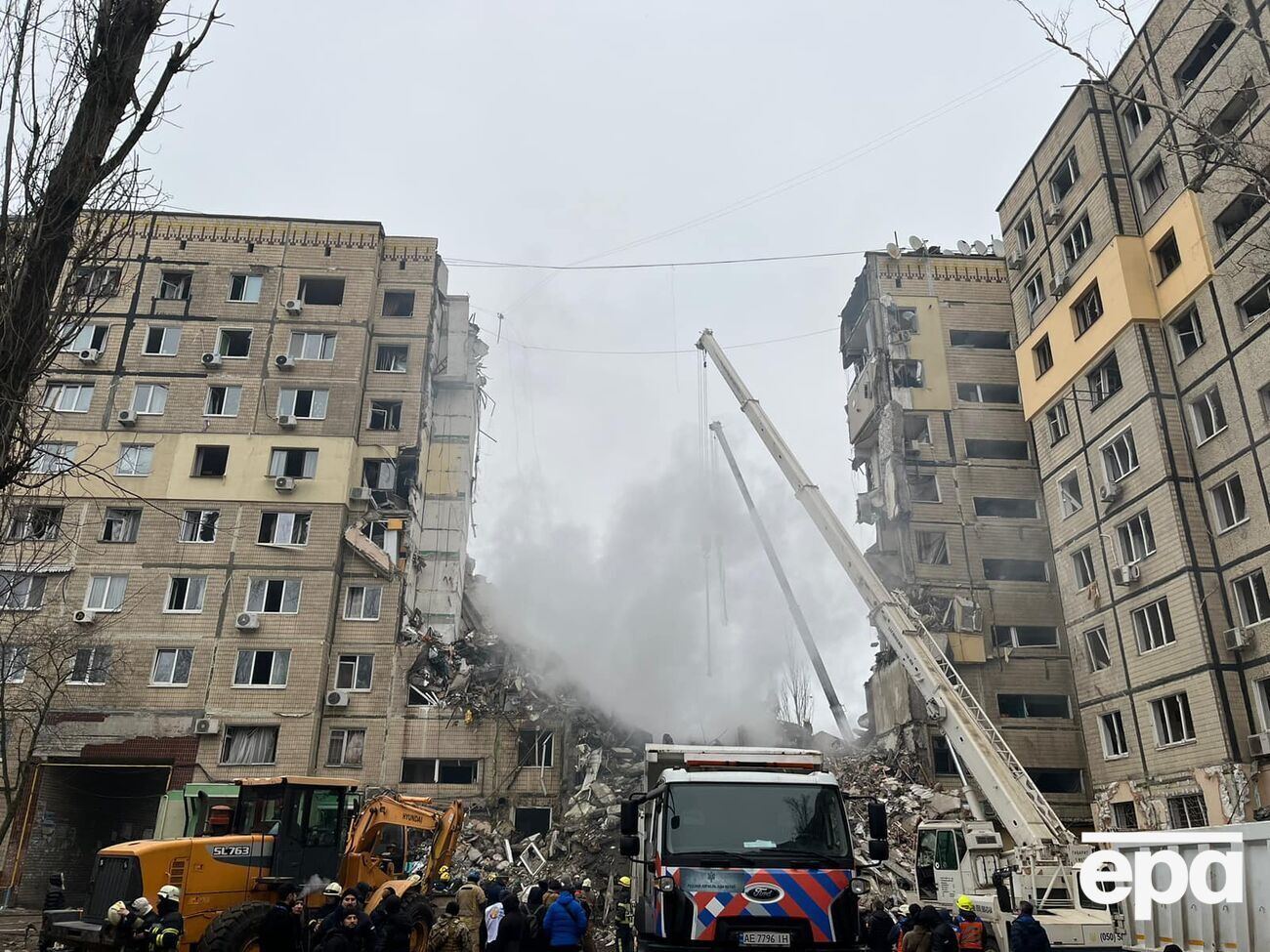 Унаслідок ракетного удару РФ по Дніпру 14 січня обвалився під'їзд житлового багатоквартирного багатоповерхового будинку
