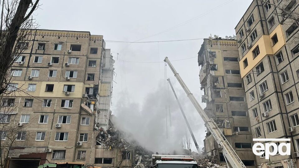 Унаслідок ракетного удару РФ по Дніпру 14 січня обвалився під'їзд житлового багатоквартирного багатоповерхового будинку