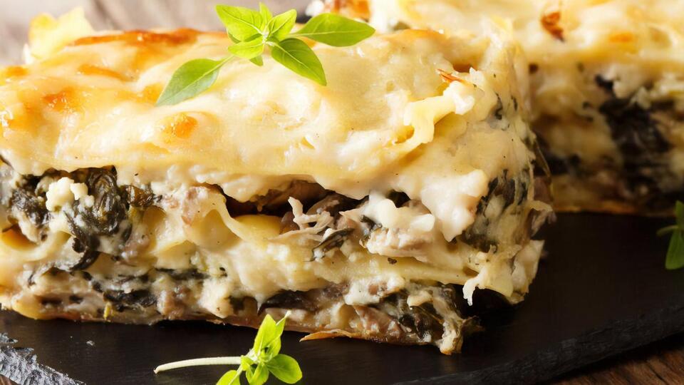 Лазанью можна приготувати, використовуючи магазинне тісто