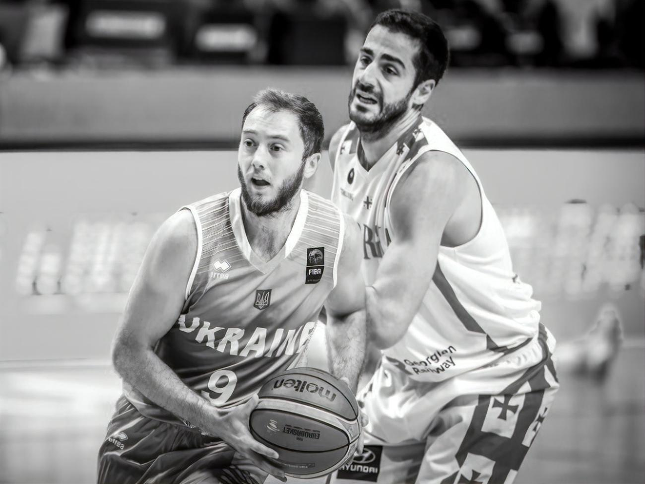 Отверченко (слева) умер в возрасте 33 лет