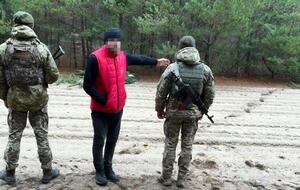 Співробітники Держприкордонслужби України затримали росіянина після того, як він переплив Західний Буг