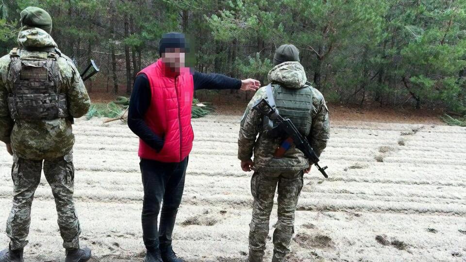 Співробітники Держприкордонслужби України затримали росіянина після того, як він переплив Західний Буг