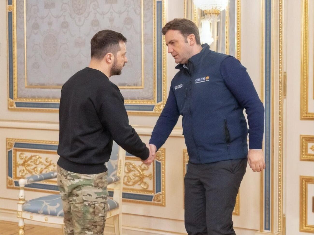 Османи (справа) 16 января в Киеве провел встречу с Зеленским