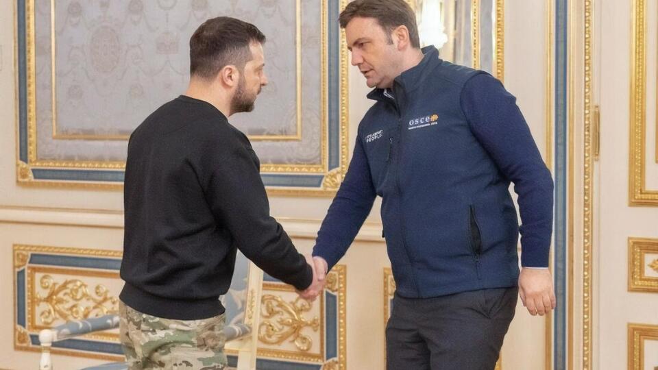 Османи (справа) 16 января в Киеве провел встречу с Зеленским