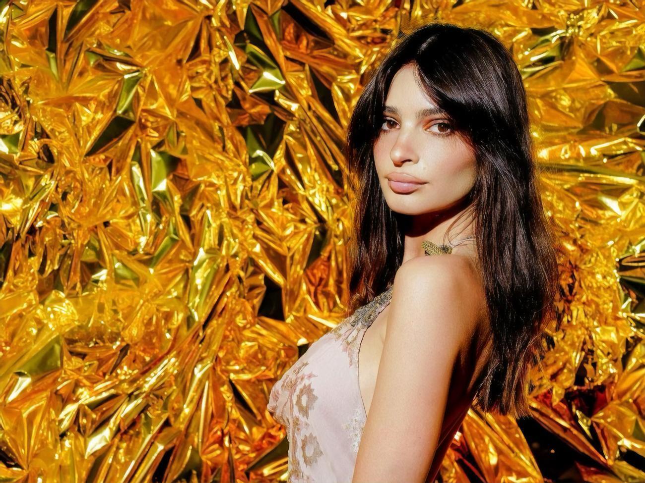 Ратаковски родилась&nbsp;в 1991 году в Великобритании