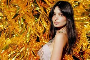 Ратаковски родилась в 1991 году в Великобритании