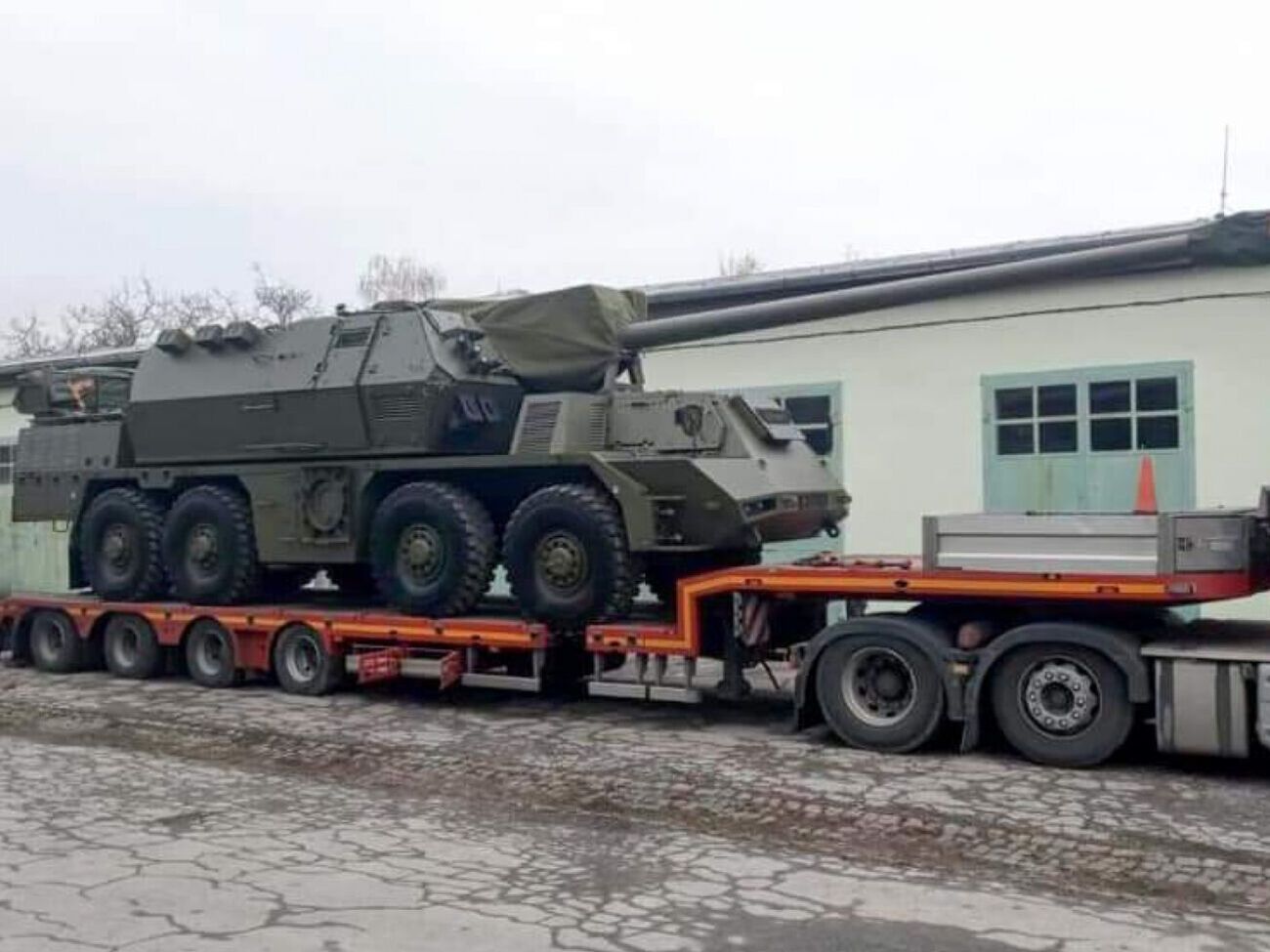 САУ являются чрезвычайно важным элементом во время тяжелых боев в Украине, отметил глава минобороны Словакии