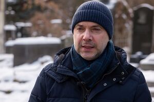 Арестович уволился после скандала, вызванного его заявлением о попадании ракеты в дом в Днепре