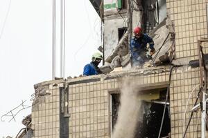 В результате ракетного удара по Днепру 14 января обрушилась часть жилого девятиэтажного дома