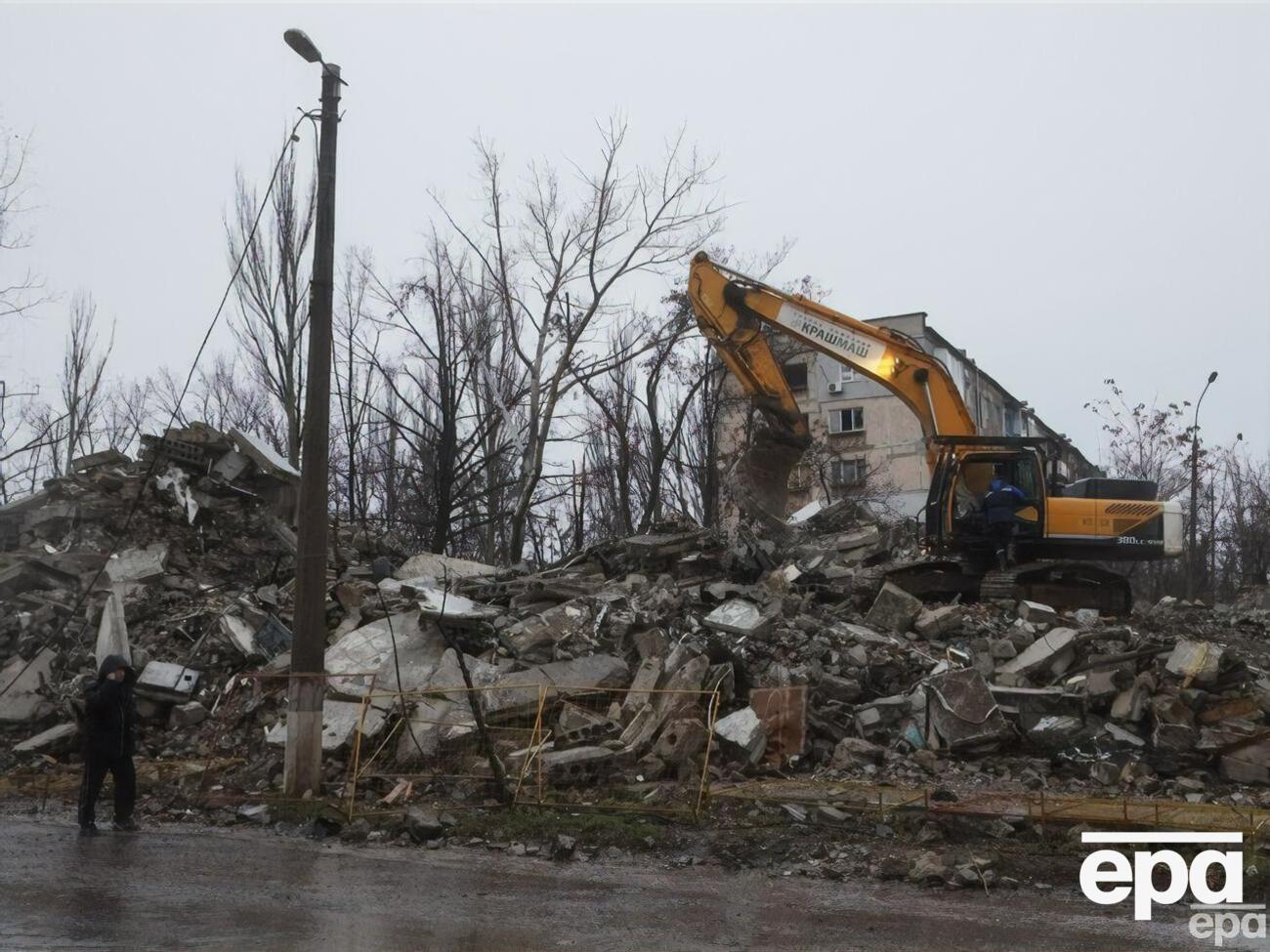 Российские оккупанты продолжают сносить в Мариуполе целые районы