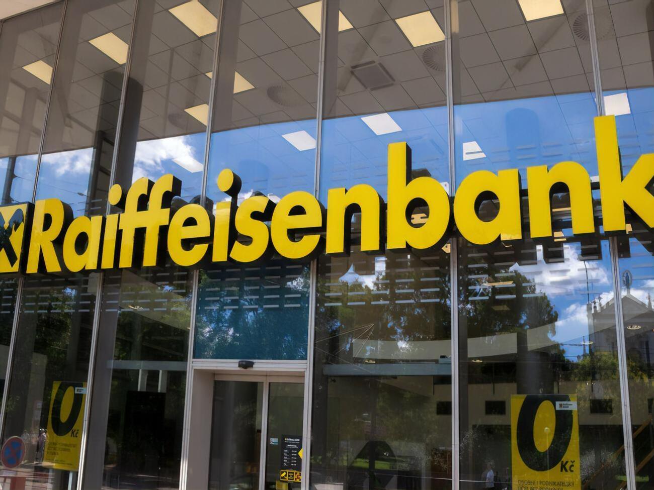 Серед найбільших банків із так званих недружніх Росії країн у РФ досі працює австрійський Raiffeisen Bank International
