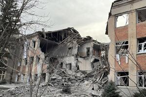 Приблизно о 14.30 російська ракета С-300 влучила в Куп'янський автотранспортний фаховий коледж, зазначили в Харківській ОВА
