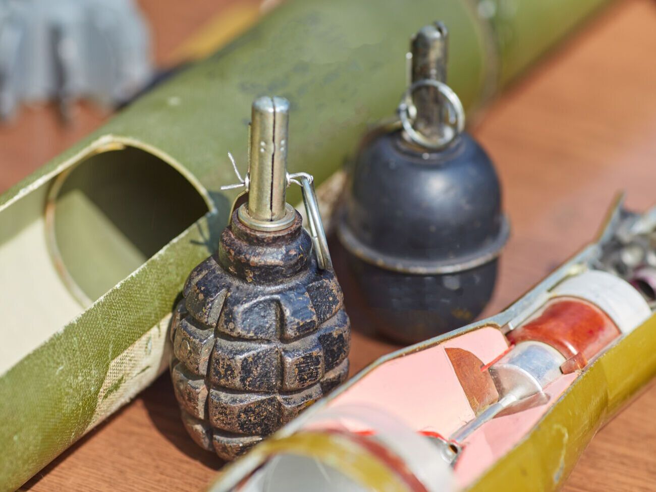 За деякими даними, військовослужбовець узяв до рук гранату, щоб "здобути авторитет" серед мобілізованих