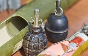 За деякими даними, військовослужбовець узяв до рук гранату, щоб "здобути авторитет" серед мобілізованих