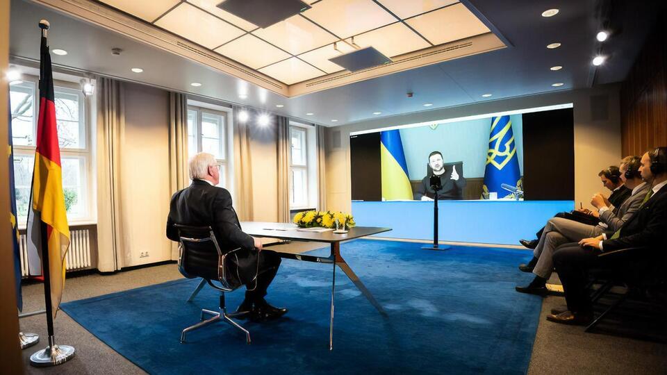 Україна цінує ухвалені на початку 2023 року важливі оборонні рішення керівництва Німеччини, зазначив Зеленський у розмові зі Штайнмаєром